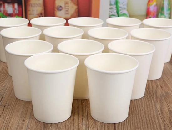 Fabricante chinês de copos de papel de café de bebida quente de parede única baratos de 12 onças são populares entre muitas pessoas